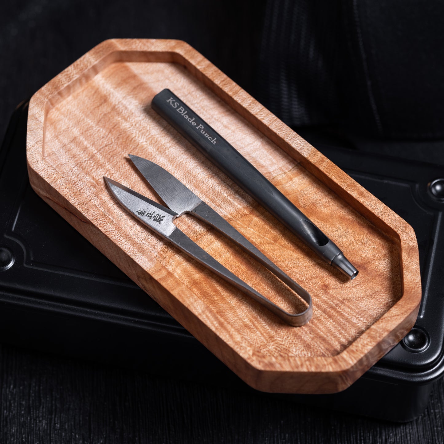 HARDWOOD VALET - FIGURED MAPLE