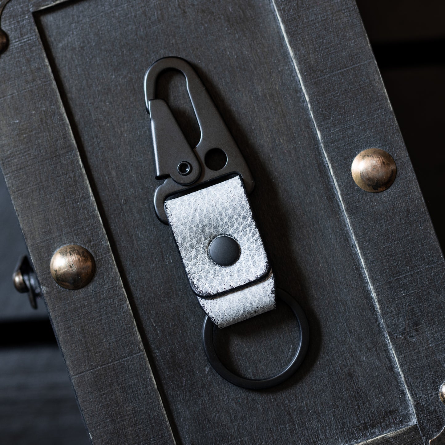 KEY CLIP - BLACK HARDWARE