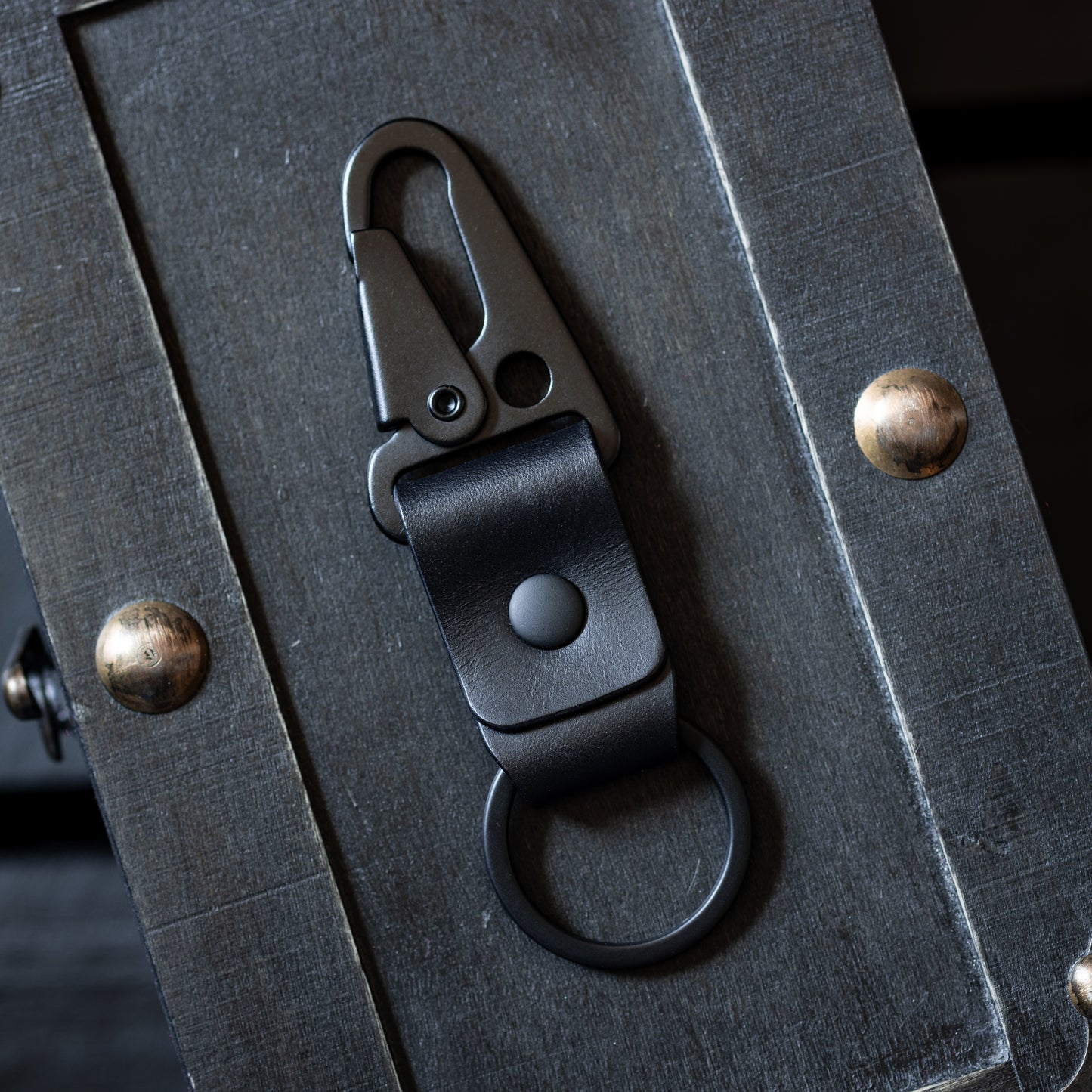 KEY CLIP - BLACK HARDWARE